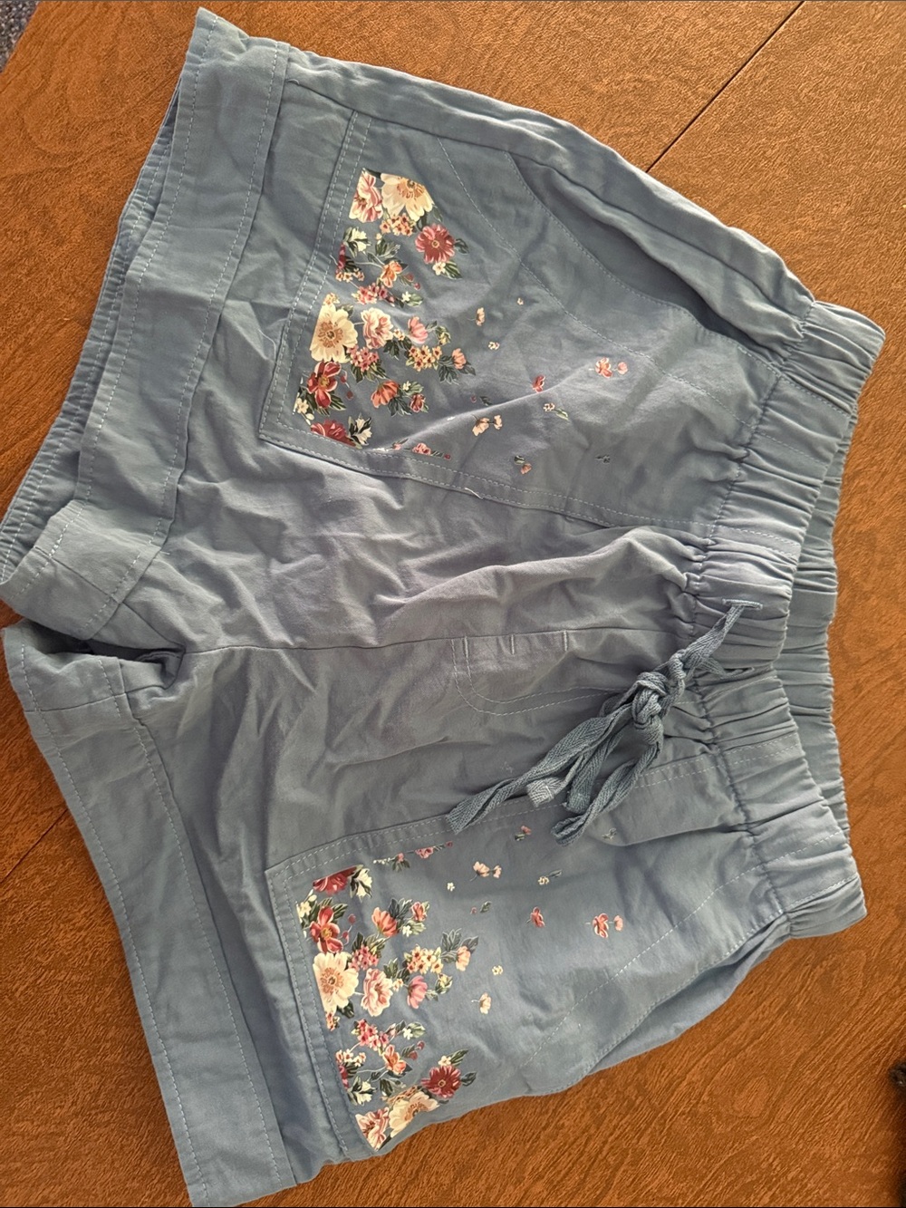 Women's Drawstring Light Blue Floral Pocket Shorts